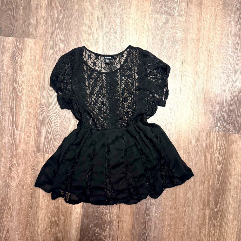 EUC Torrid size 1 Lace Blouse